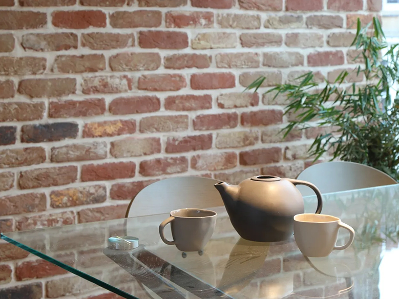 Tea pot and cups on kitchen table